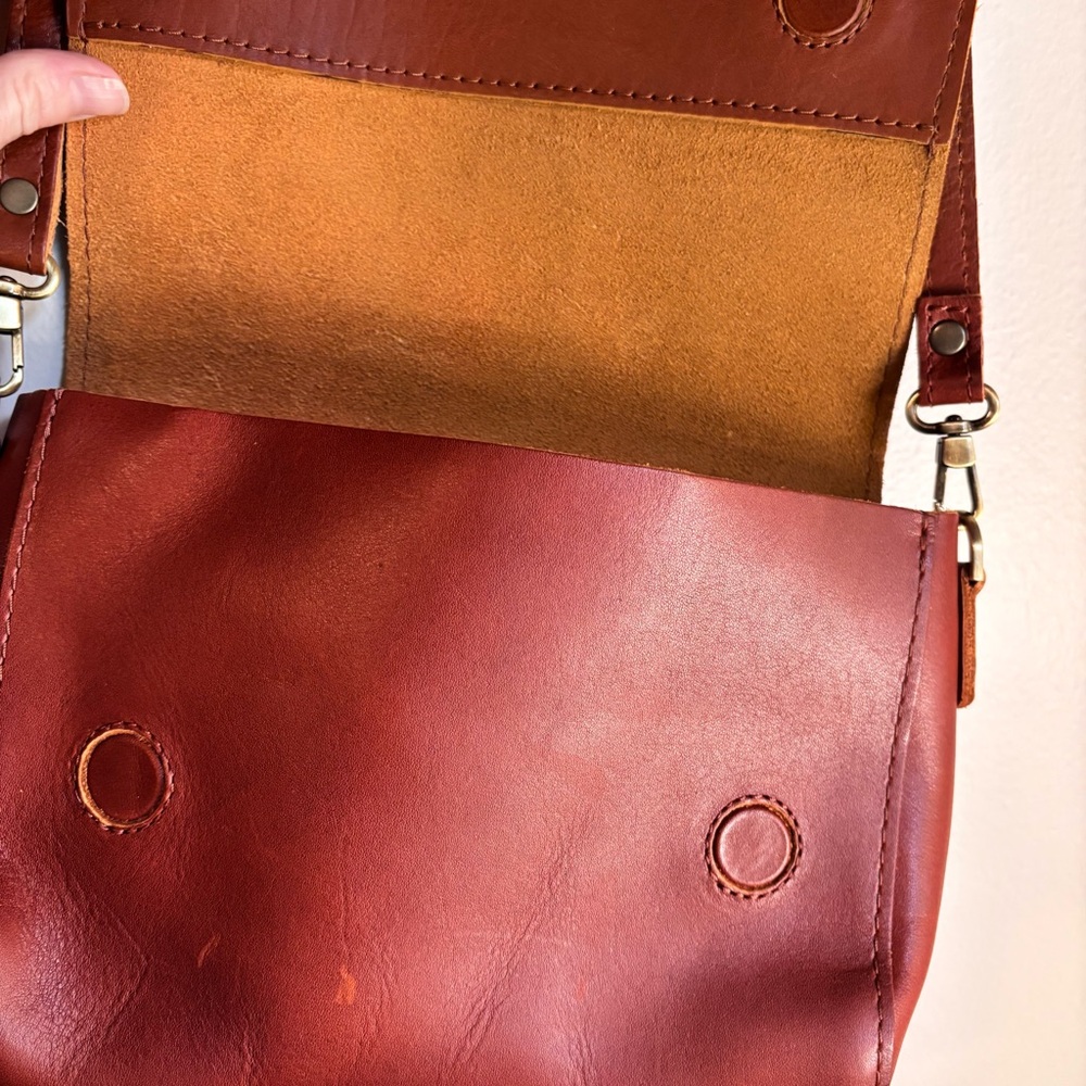Portland Leather Women's Brown Crossbody Bag - Picture 5 of 7